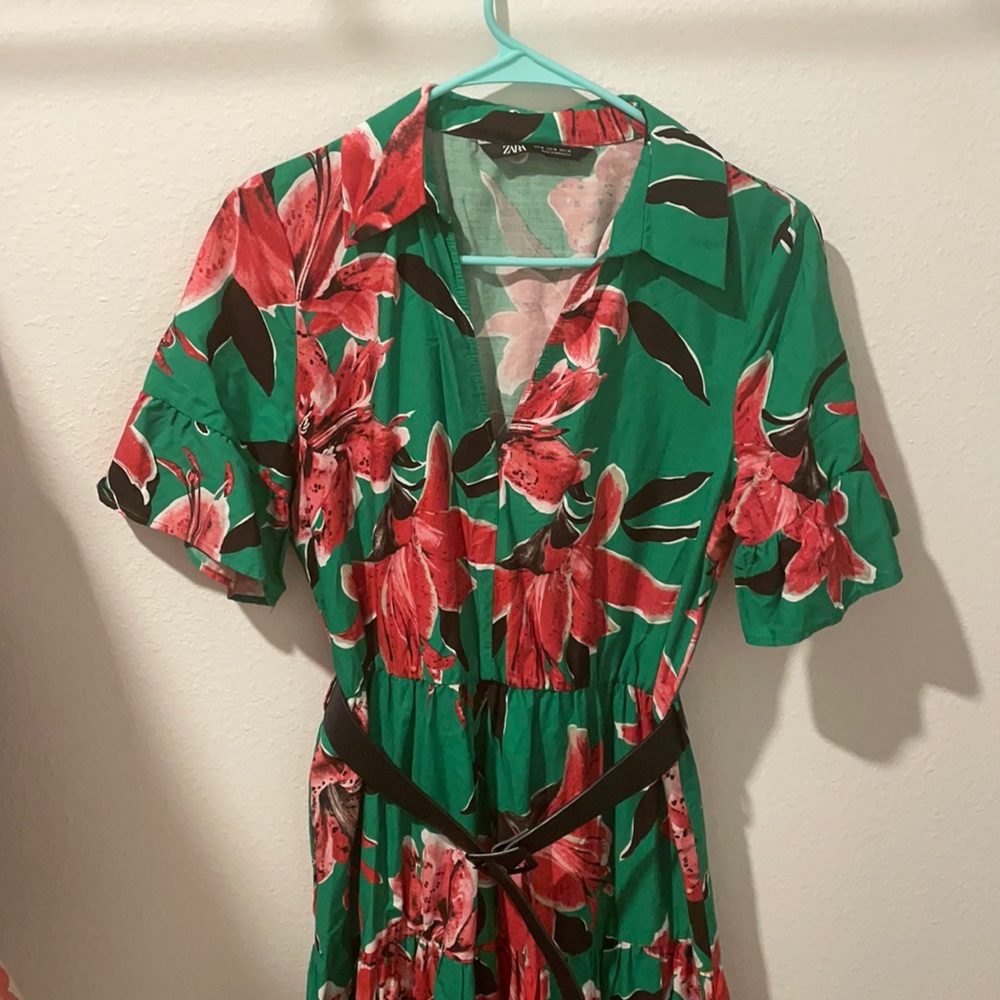 Tropical dress with belt